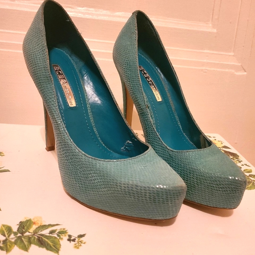 BCBG Turquoise Pumps Sz 5.5